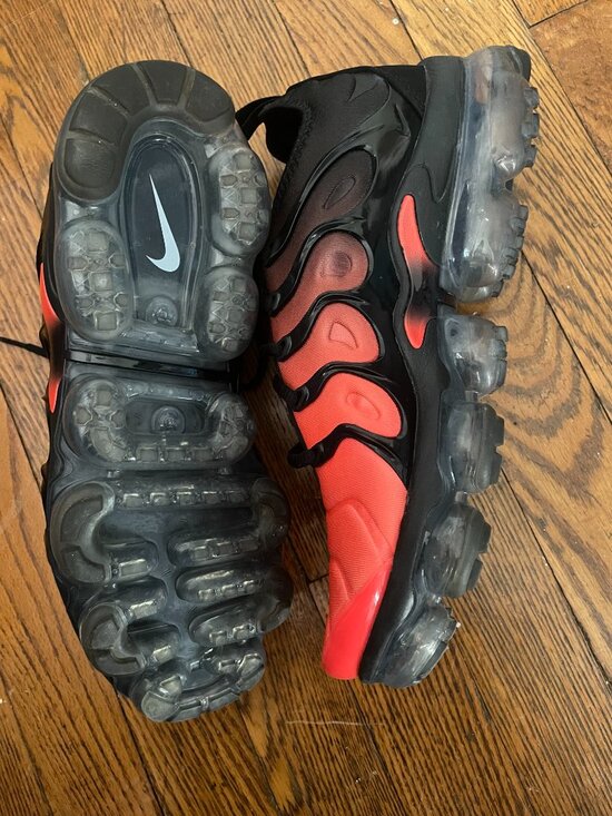 Nike Men’s Black and Red VaporMax Plus Sneakers main image 4
